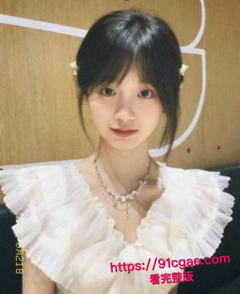 大一清纯学生妹酒店约炮私拍视频流出 露脸口交深喉 肉棒无套直捣黄龙 画面香艳刺激-1