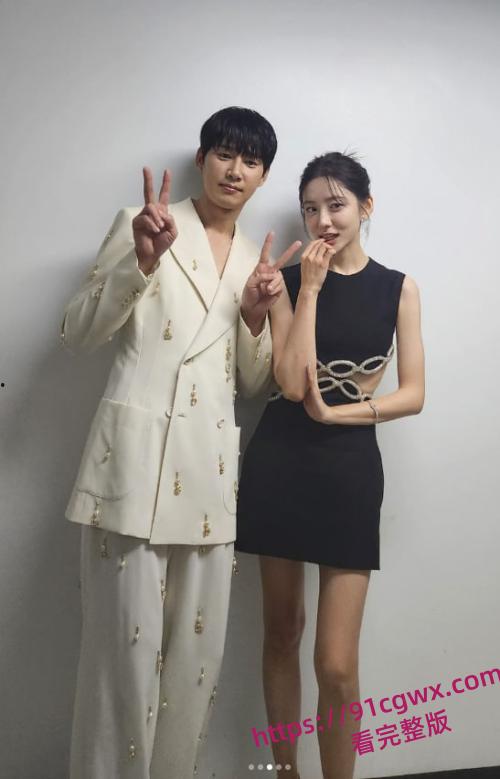 韩国女星朴智贤为作品献身 片中大尺度露点以及啪啪现场,一对酥胸无比粉嫩,叫声无比动人!-6