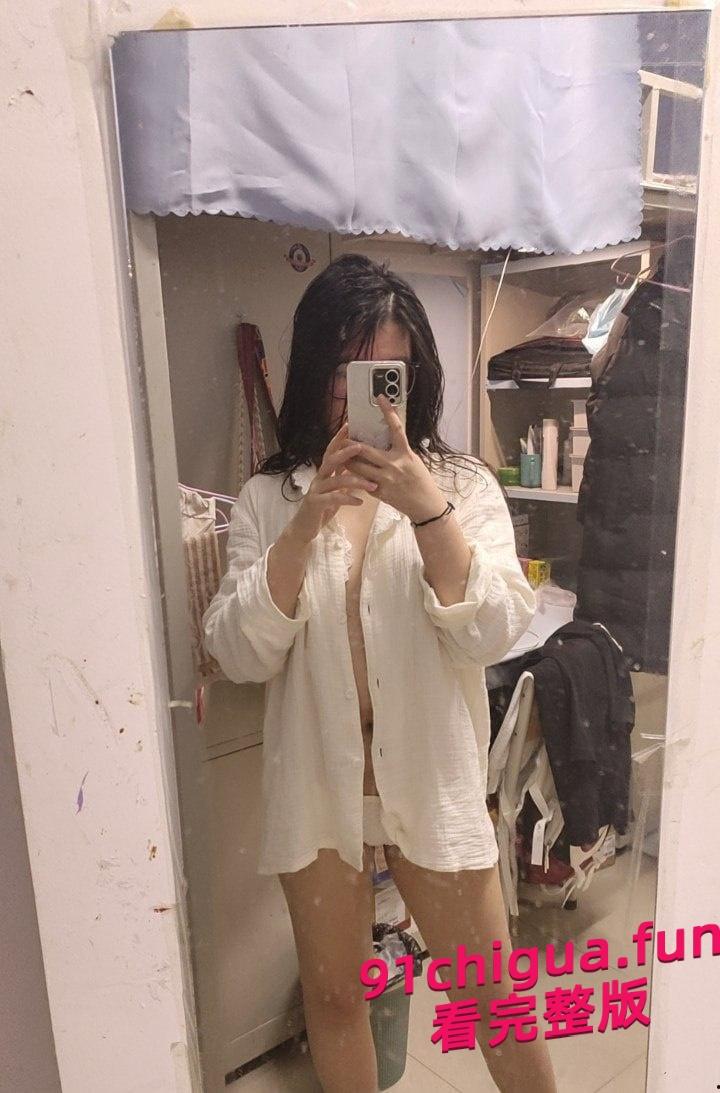 洛阳师范学院 王钦辉 肥臀眼镜骚母狗 被绿帽男友带出去群交约炮-3