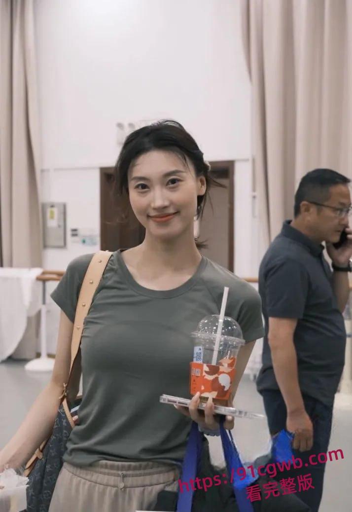 中国东方演艺集团舞蹈演员私密性爱视频,尺度大开附生活照-2