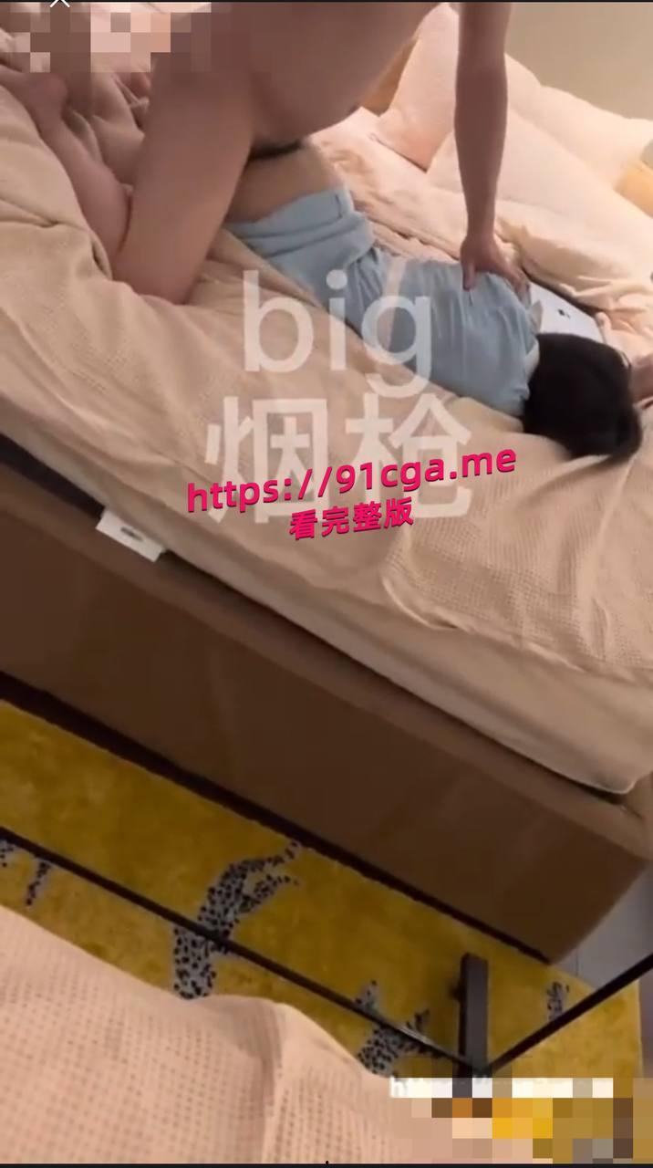 空姐被肥胖男强奸，空姐不一定在飞机上 也可能在我的床上 被灌了神仙水竟然还能反抗意志力太强了-5