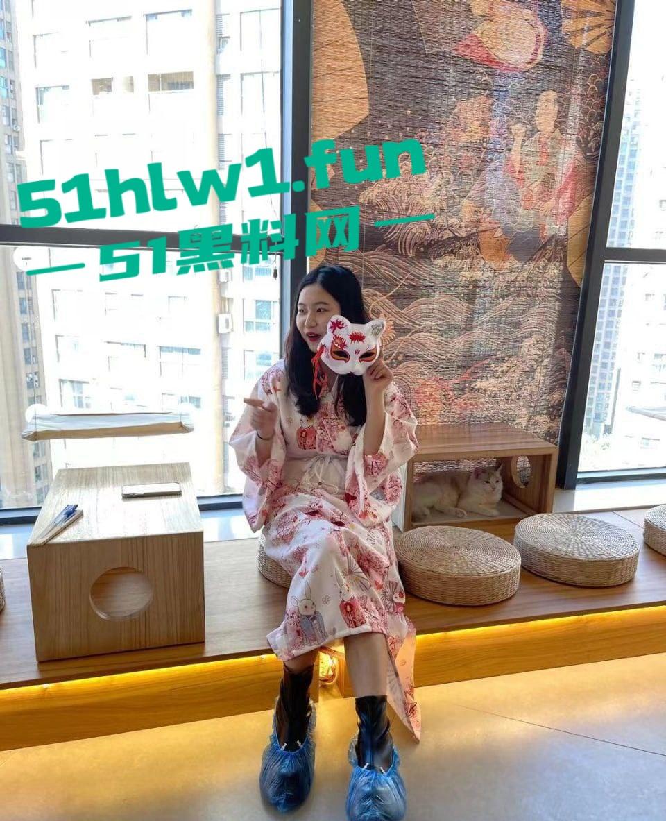 福建师范大学05后骚浪小母狗大曝光，被金主包养的大学生妹子，制服抖奶玩后入骚气冲天！-2