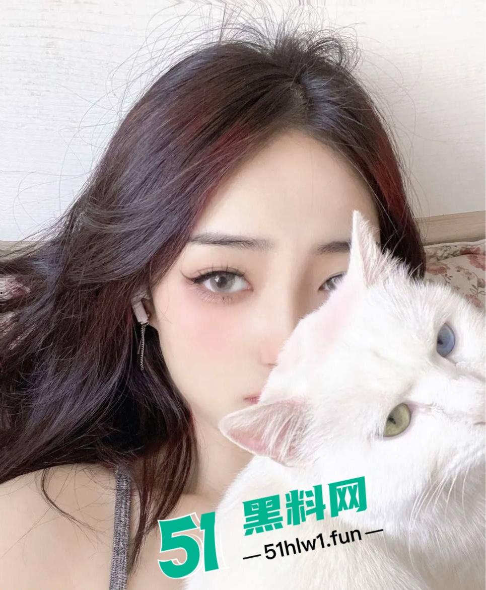 上海颜值天花板小情侣【宁美琴】流出私密视频，高冷女友床上反差惊人，叫床骚到人血压飙升！-3