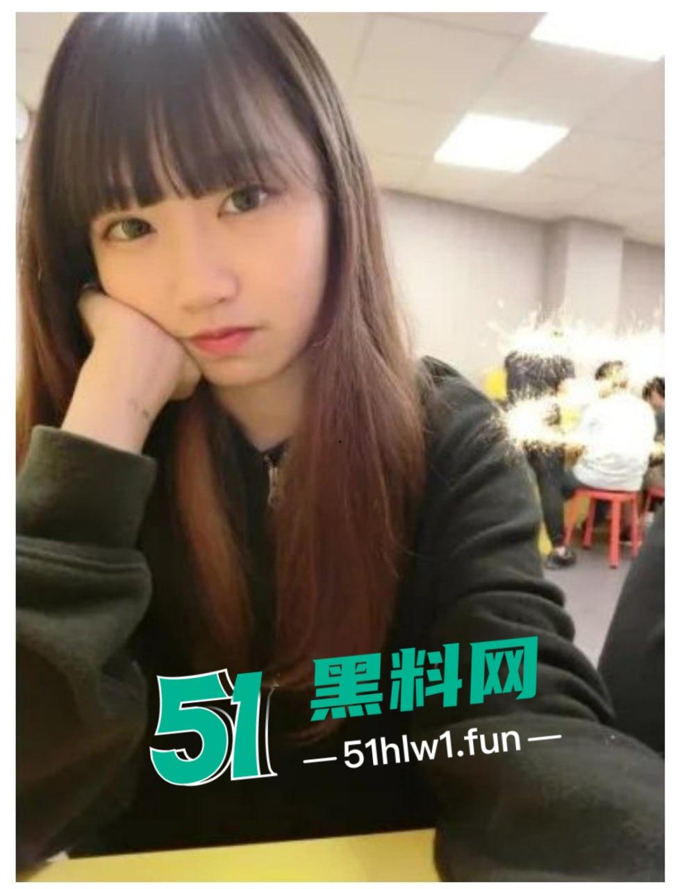 辽宁大学母狗【陈莹】大奶肥臀骚母狗，平时打扮起来还挺耐看的，但骚劲全校第一 出名的校园公交车做爱视频流出。-6