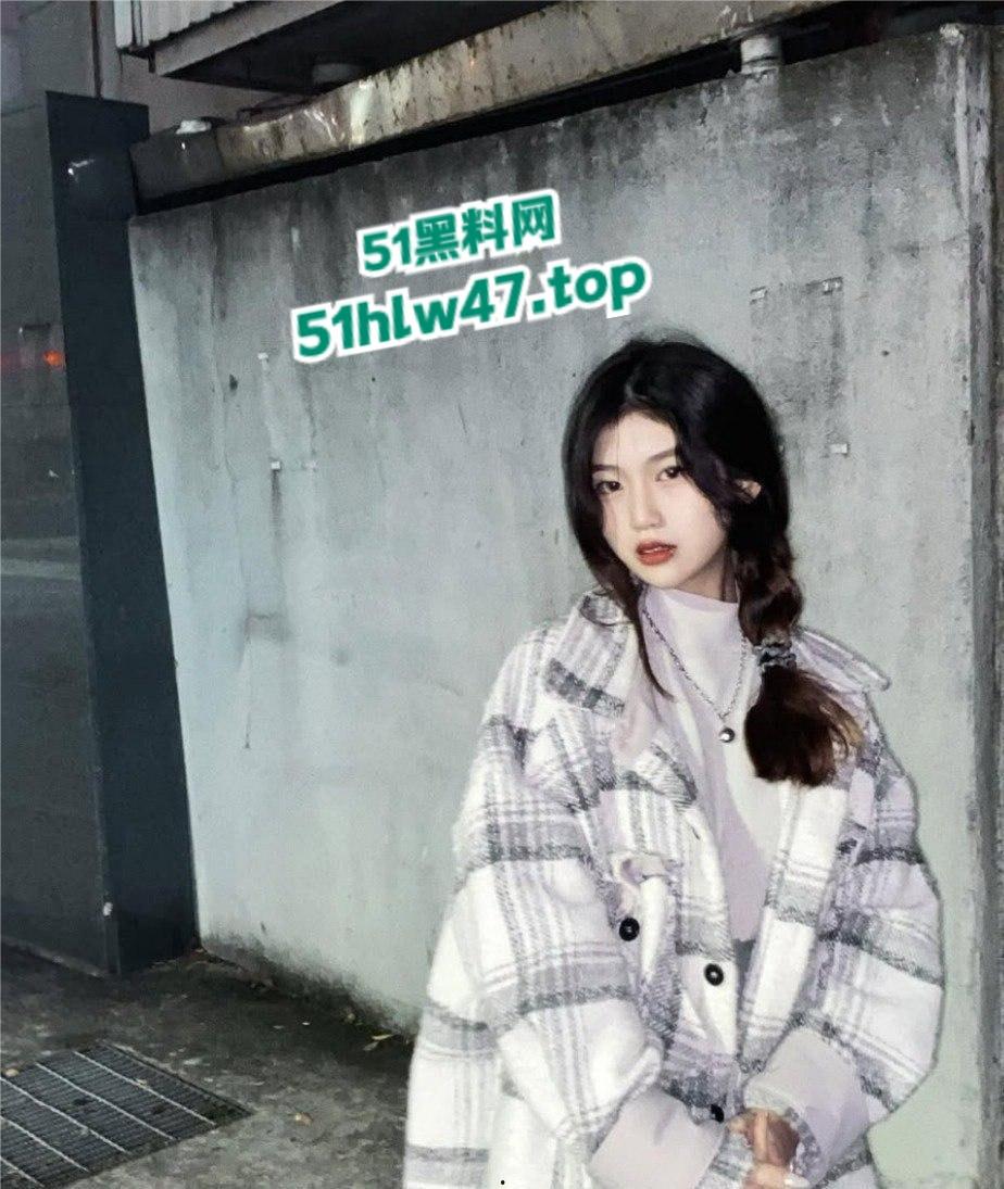 台湾高颜值网红【小网美】早期裸照与发骚视频曝光，没想私下竟然这么爱拍裸照！-3