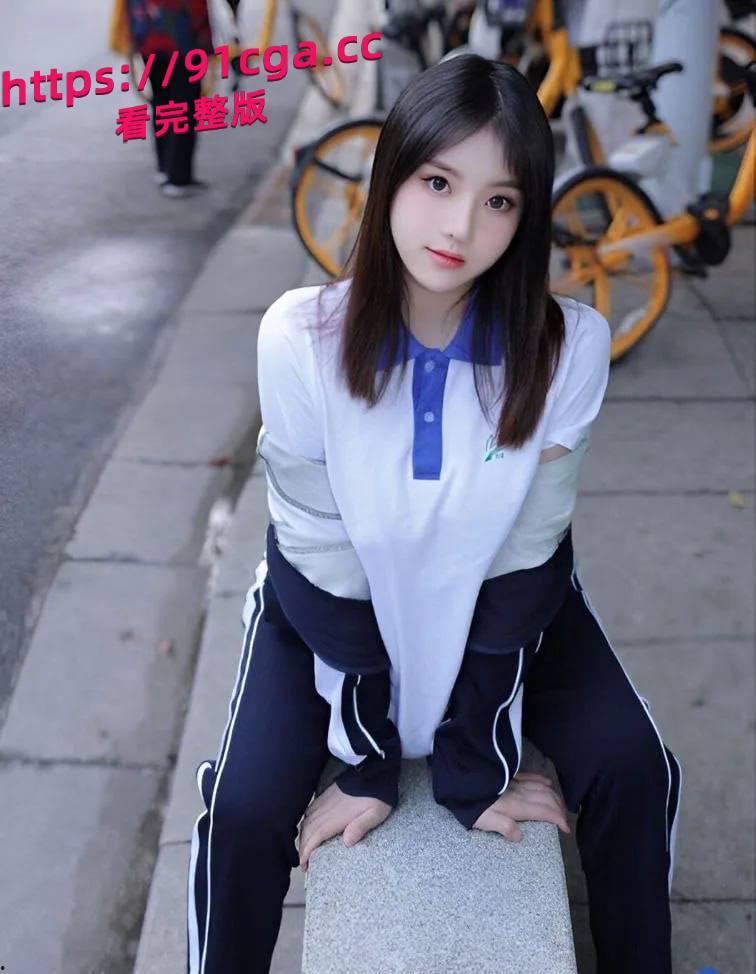 巨乳模特豆瓣酱 校服诱惑公交车站大胆露出 车上更直接放肆自慰-2