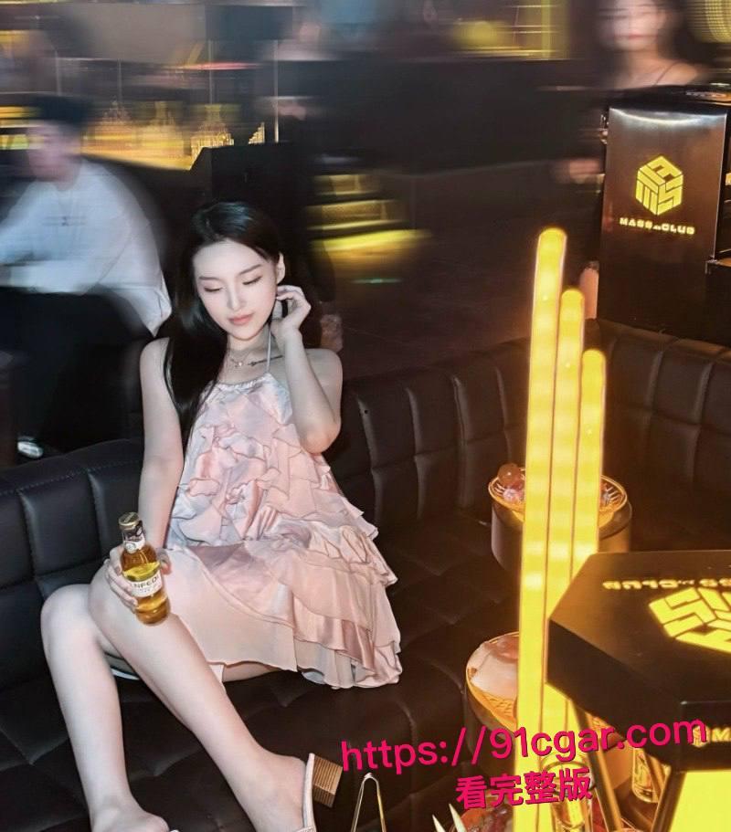 寸止挑战 儿子双飞岳母妈妈 两个极品少妇轮流争夺儿子大屌 互相争宠比谁更浪 最后双双跪求内射！-1