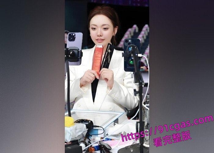 辛巴约炮女徒弟蛋蛋被曝光,卖假冒伪劣产品已经被警方带走调查后续已经跑路到香港了-5