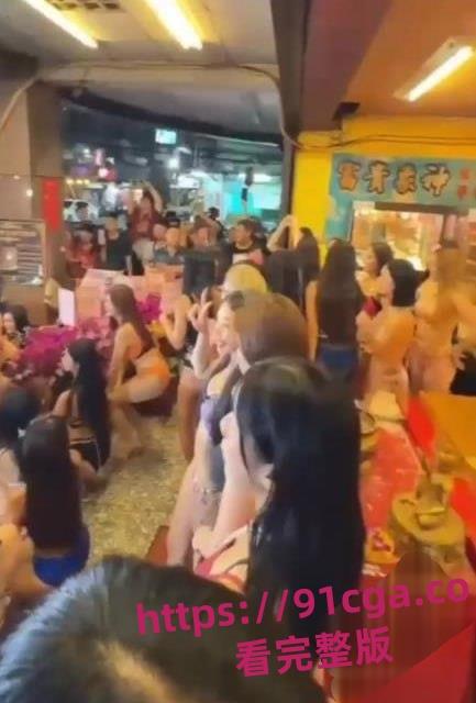 台湾比基尼辣妹50人大阵包抄三重四面佛！韩风热舞极致火辣身材！-2