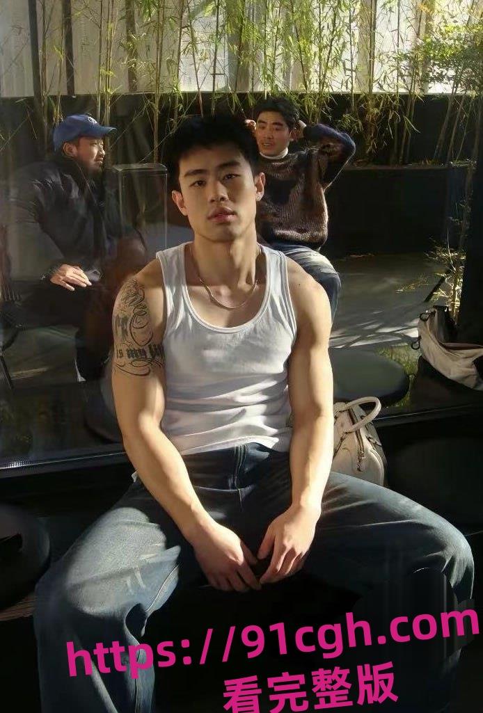 肌肉猛男大奶狗『潘玮黑』私拍泄密!被金主调教展示菊花!-6