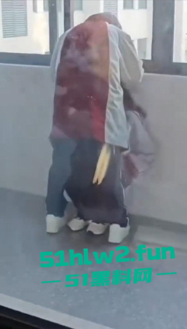 江苏淮阴中专教室走廊变活春宫！学生狗男女当众表演口交，偷拍视频疯传，学校沦为龟狗乐园！-1
