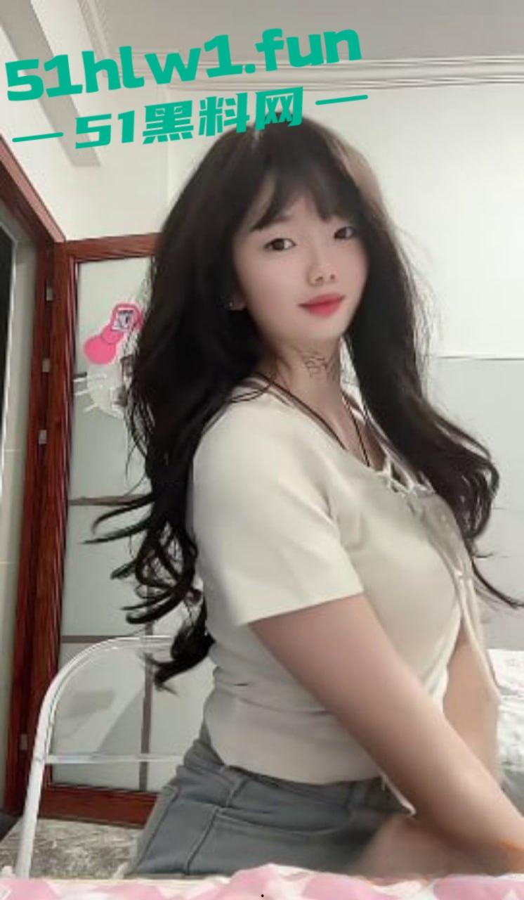 快手反差嫩妹主播【左嫡】身材纤细的大奶女神 和土豪1v1裸聊 展示细腰翘乳秀完美身材-4