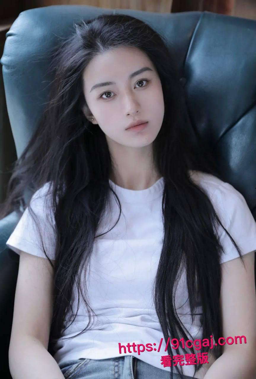 真实约炮!约了个艺术学院毕业的肤白貌美大长腿的极品妹子,必须提前吃悍马糖好好操她一番爽得她不要不要的!-5