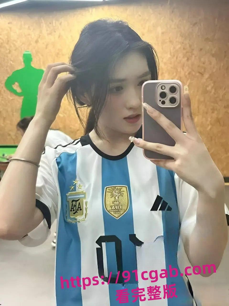 推特大神一杆钢在出新瓜，又和好兄弟酒店大战足球宝贝啦啦队长-1