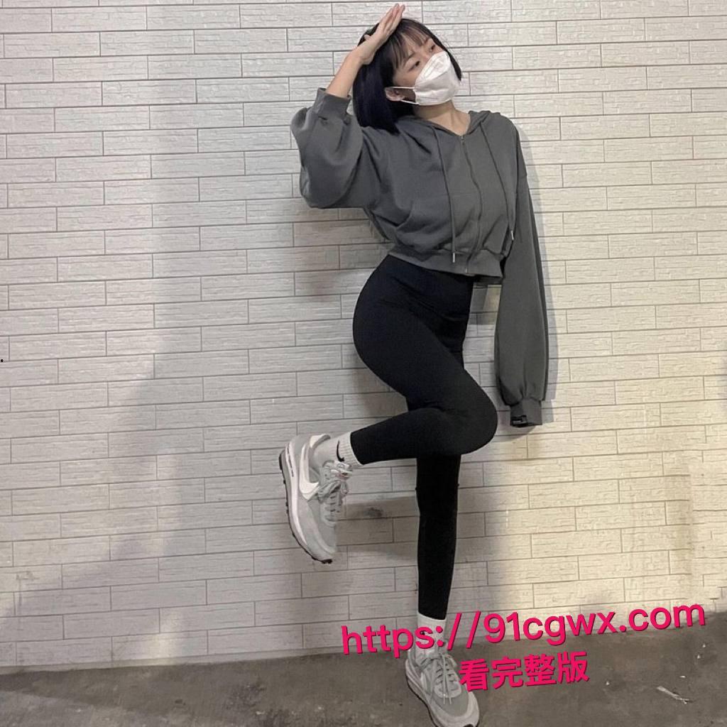 浙江金华女大郑丝婕反差婊实锤!平时清纯学妹私下爱当母狗舔大鸡巴,后入爆操骚穴喷水还爱语音厅聊骚勾男人!-1