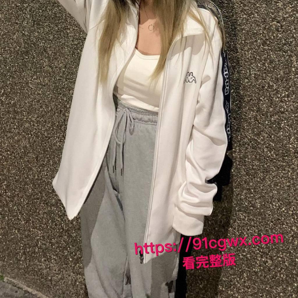 浙江金华女大郑丝婕反差婊实锤!平时清纯学妹私下爱当母狗舔大鸡巴,后入爆操骚穴喷水还爱语音厅聊骚勾男人!-10