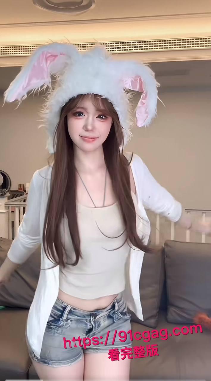 抖音220万粉丝甜美妹子九毛不帅,原来私下是脚踏多船的浪货,乱搞性伴侣传染HPV,大鸡巴深喉视频全泄露,淫乱生活让人看傻眼!-7