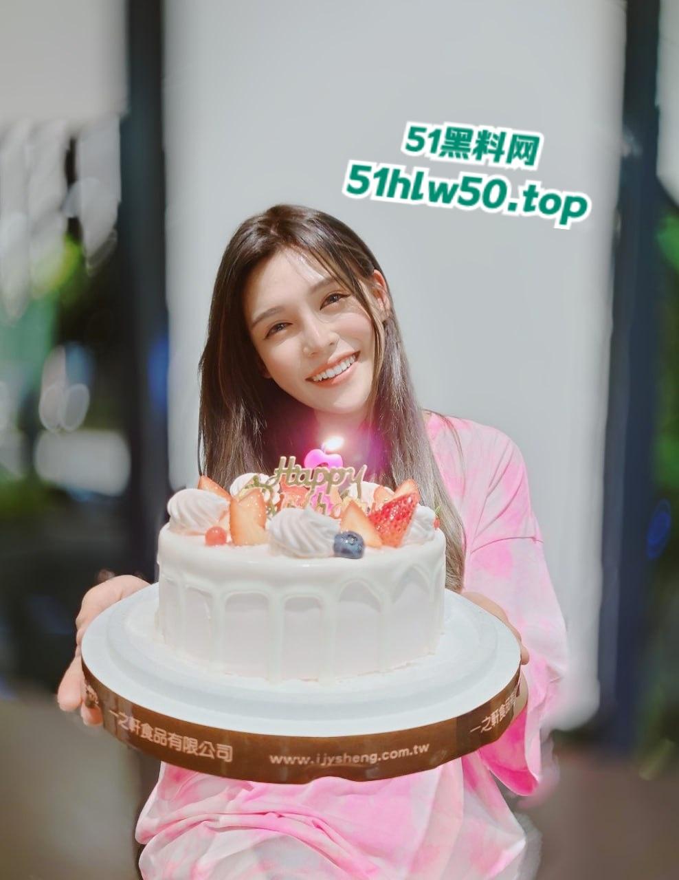 台湾G奶性感女星【卓毓彤】宣布结婚的同时 黑客挖出其全漏点性爱视频流出！-4