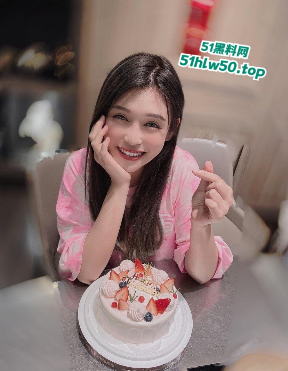 台湾G奶性感女星【卓毓彤】宣布结婚的同时 黑客挖出其全漏点性爱视频流出！-8