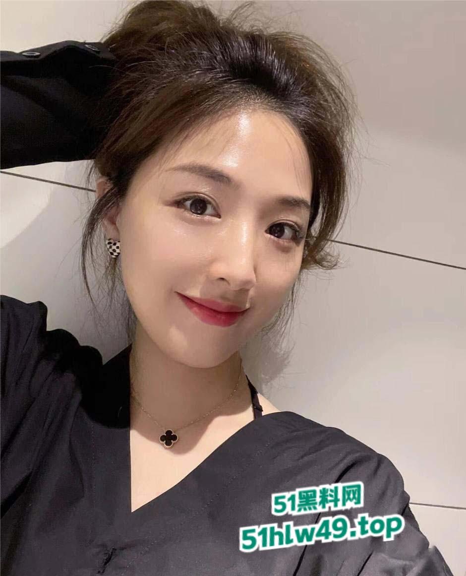 无锡美容院老板娘【李瑾妍】正值性欲旺年，网上到处约炮不雅视频被炮友泄密，90后宝妈尺度全开!-9