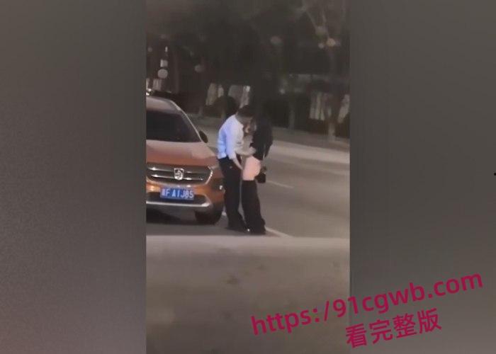 河北保定育才花园醉酒男女街头野战 站立撸管扣逼 趴路边草地爆操 强者果然不挑环境-4