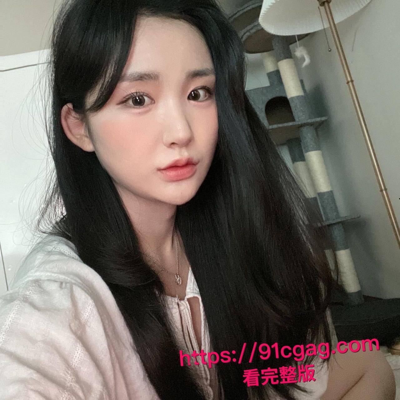 韩国小骚货安在英街头掀裙露逼撩人,酒店被欧巴大鸡巴无套后入干到喷水,口爆颜射后舔净精液的浪荡一夜-5