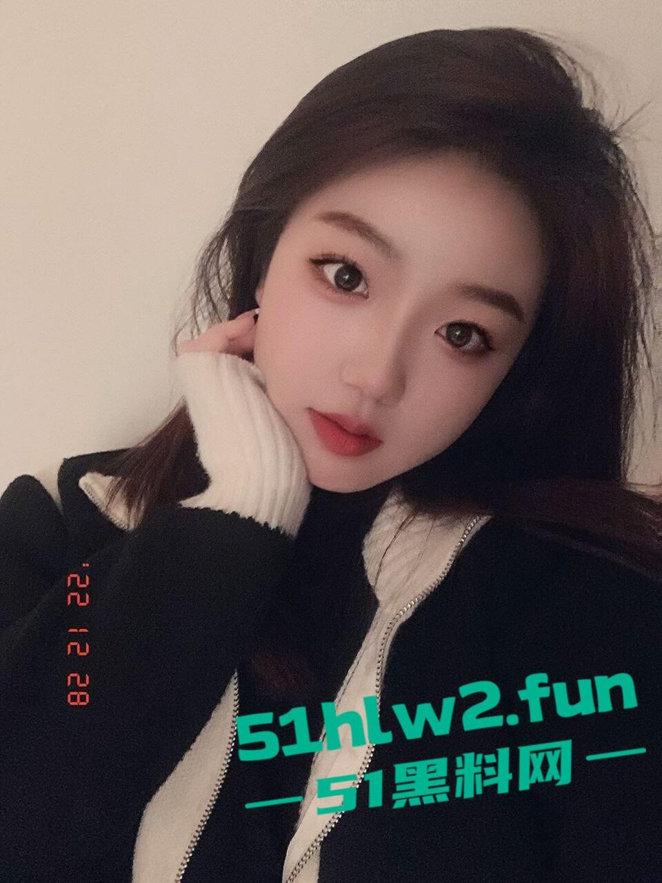 情人节调教小母狗，安徽女大学生【苏雪琳】异地恋男友无法满足骚逼，只能网调抠逼摸奶自我解压！-2