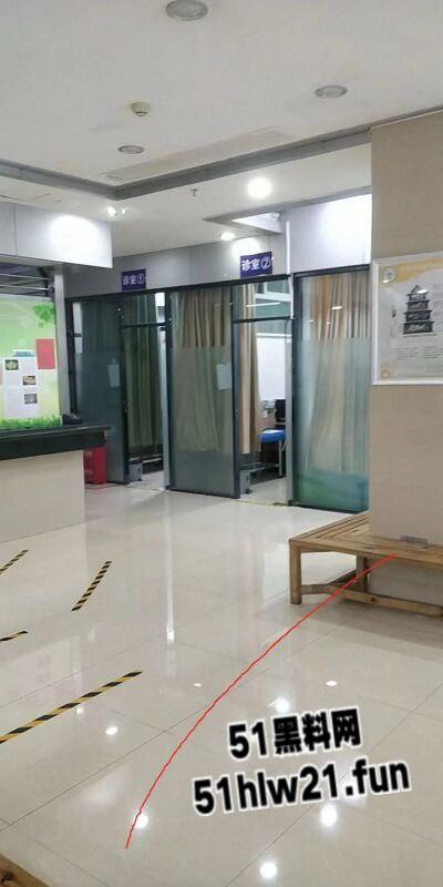 极品白嫩骚兔女郎网聊主动送炮，老实男激动提枪赴约却被上了生动一课脑袋坏了！-1