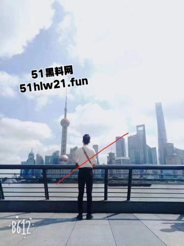 极品白嫩骚兔女郎网聊主动送炮，老实男激动提枪赴约却被上了生动一课脑袋坏了！-9