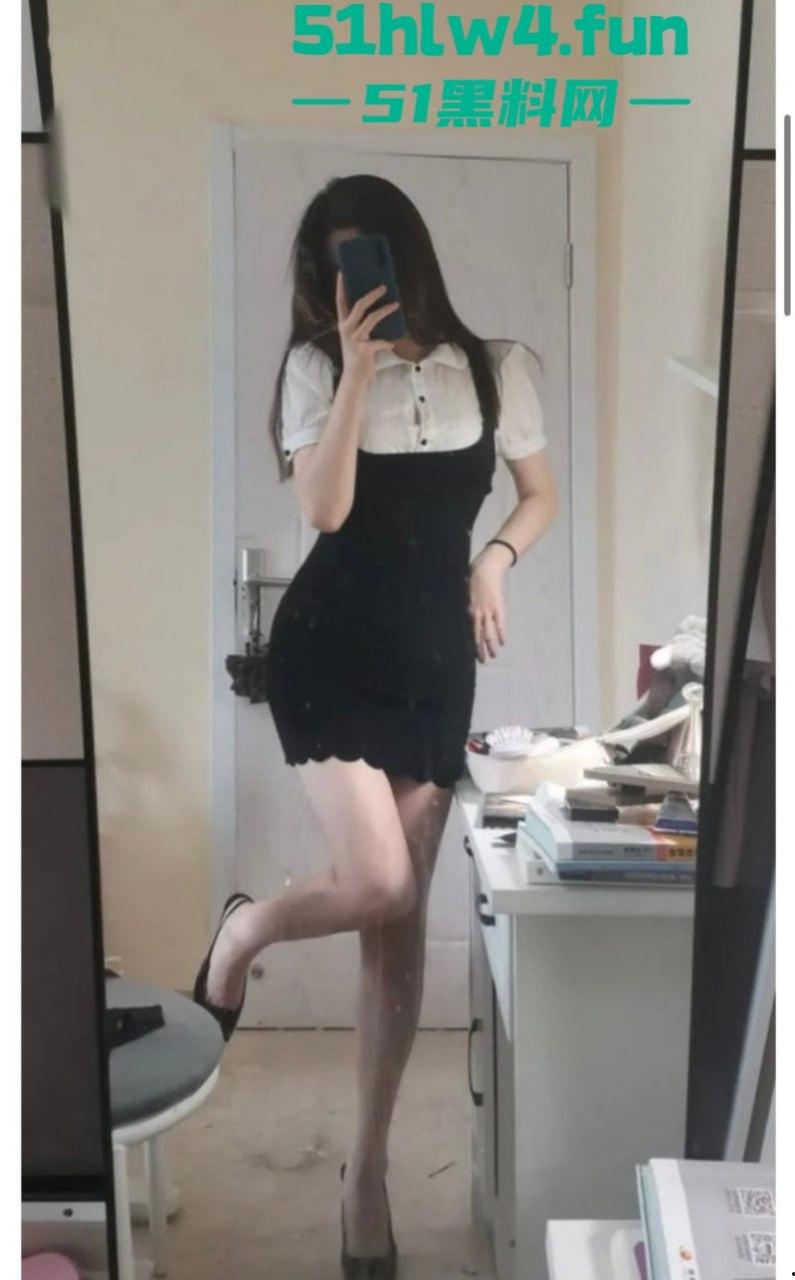 抖音高颜值烧鸡网红【泡泡糖】大尺度自慰给榜上大哥们看，线下约炮榜一大哥成为金主爸爸的精盆肉便器！-5