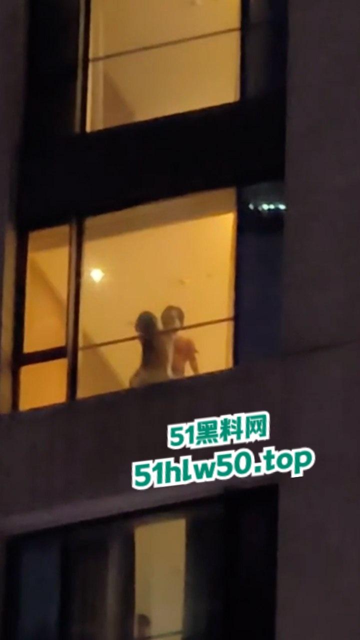 广州萤火虫漫展是好文明【荞麦甜甜茶】D座江边不拉窗帘激战，上万人围观拍照完整视频流出！-1