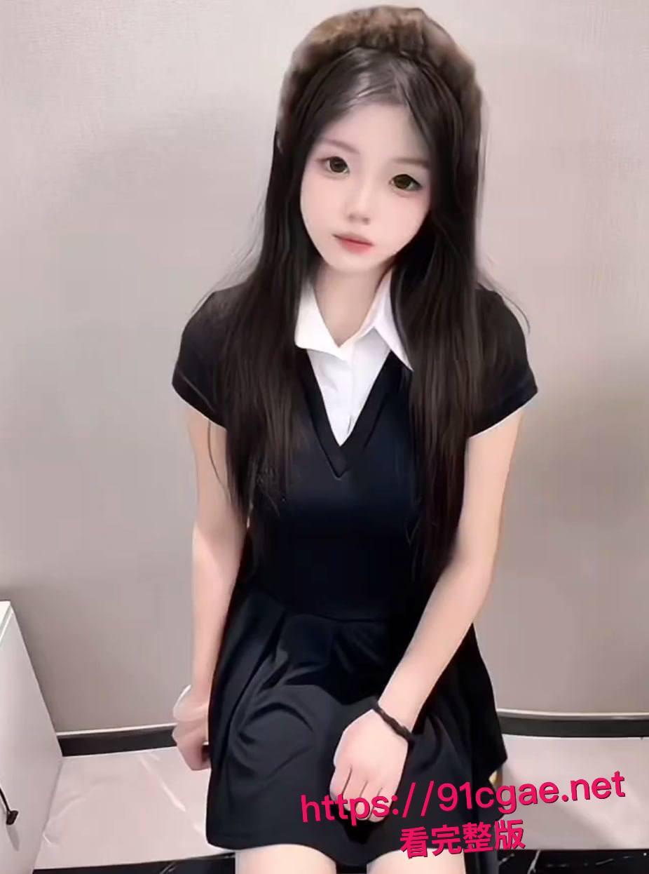 狠心男友实锤曝光!小嫩妹女友卧室大床边看电视边含屌,后入翘臀操到腿软,画面骚得犯规!-8