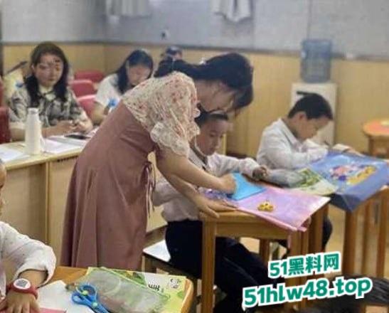 昆明先锋小学【缪青颖】从三好老师变“三流女主”，白天教书育人，晚上“床上教学”知三当三勾引有妇之夫！-7