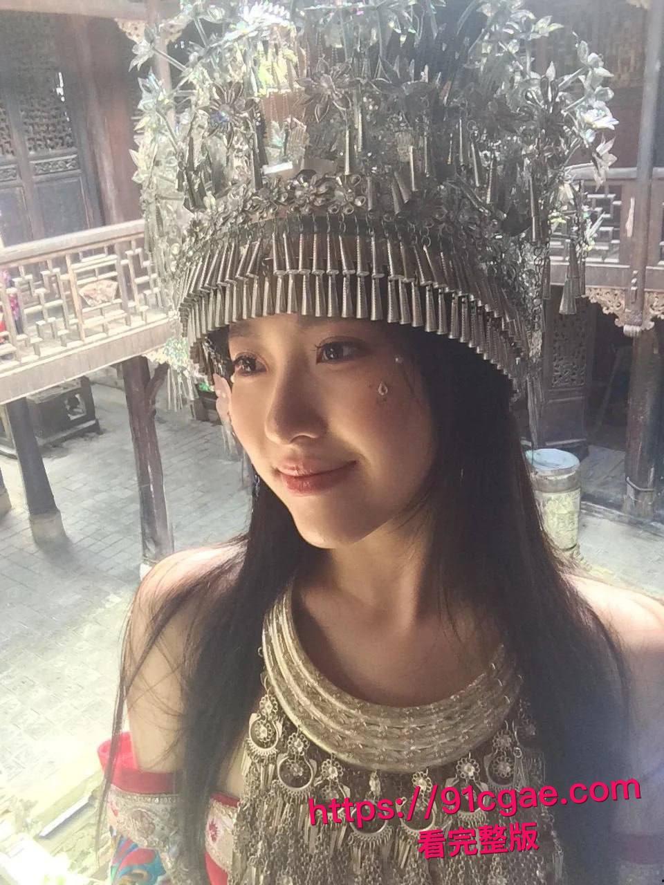 约了个颜值超高的学生妹,身材也是顶级,穿上黑丝主动坐在我鸡巴上!-7