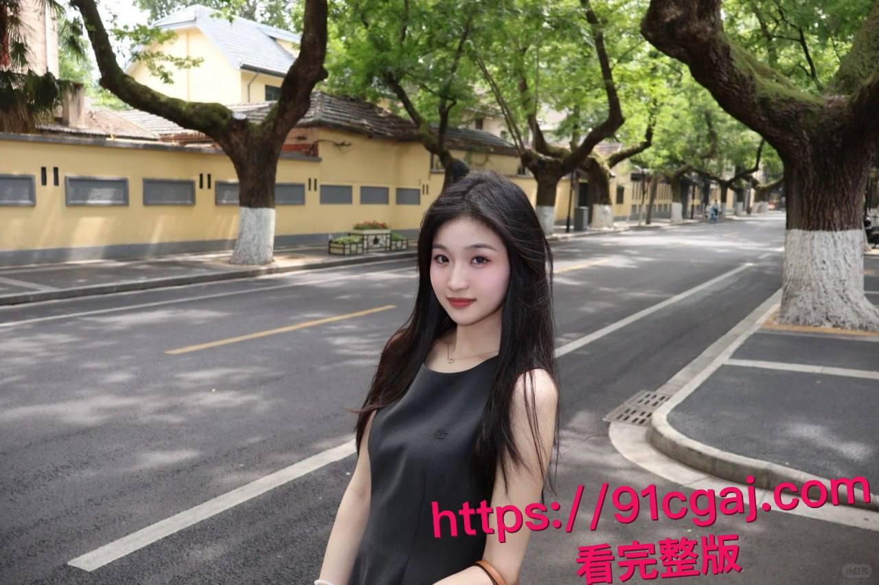 上海民航学院江子瑜小三风波!清纯制服妹子私下变母狗,被金主无套鸡巴狂捅骚穴,侧入后入轮番上阵玩到腿软!-1