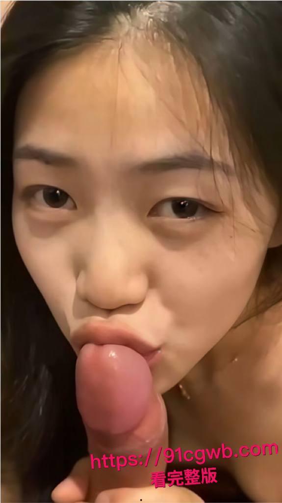 昆明理工大学系花李梦静家中最新私密视频泄密:跪地深喉吸吮肉棒口爆吞精,床上无套爆操骚穴激情颜射!-3