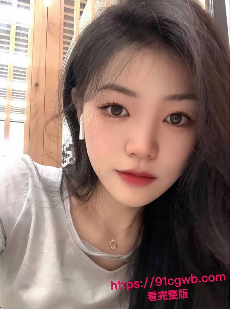 昆明理工大学系花李梦静家中最新私密视频泄密:跪地深喉吸吮肉棒口爆吞精,床上无套爆操骚穴激情颜射!-6