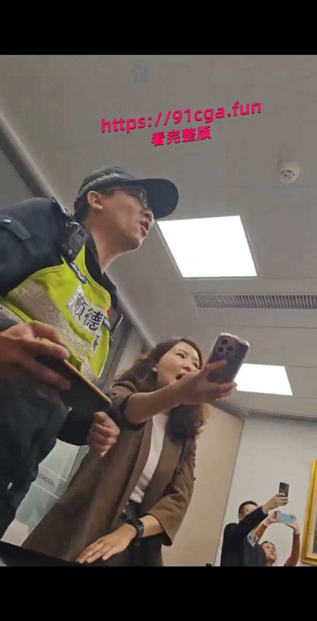 大成佛山律所黄晓蕾“陪睡”视频曝光：美女秘书靠逼上位当高管，引发公司内斗-1