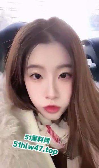 抖音130万粉丝网红【芋泥肉肉包】激情露出，奶子虽然下垂但搞黄色的捞钱的心态永垂不朽。-9