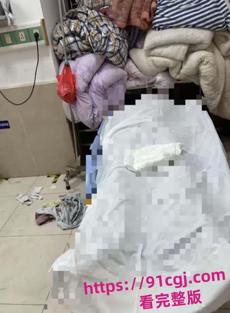 夜真人cs俱乐部 顾客在商场玩真人CS 商家用帆布当掩体导致顾客掉下去摔死!-2