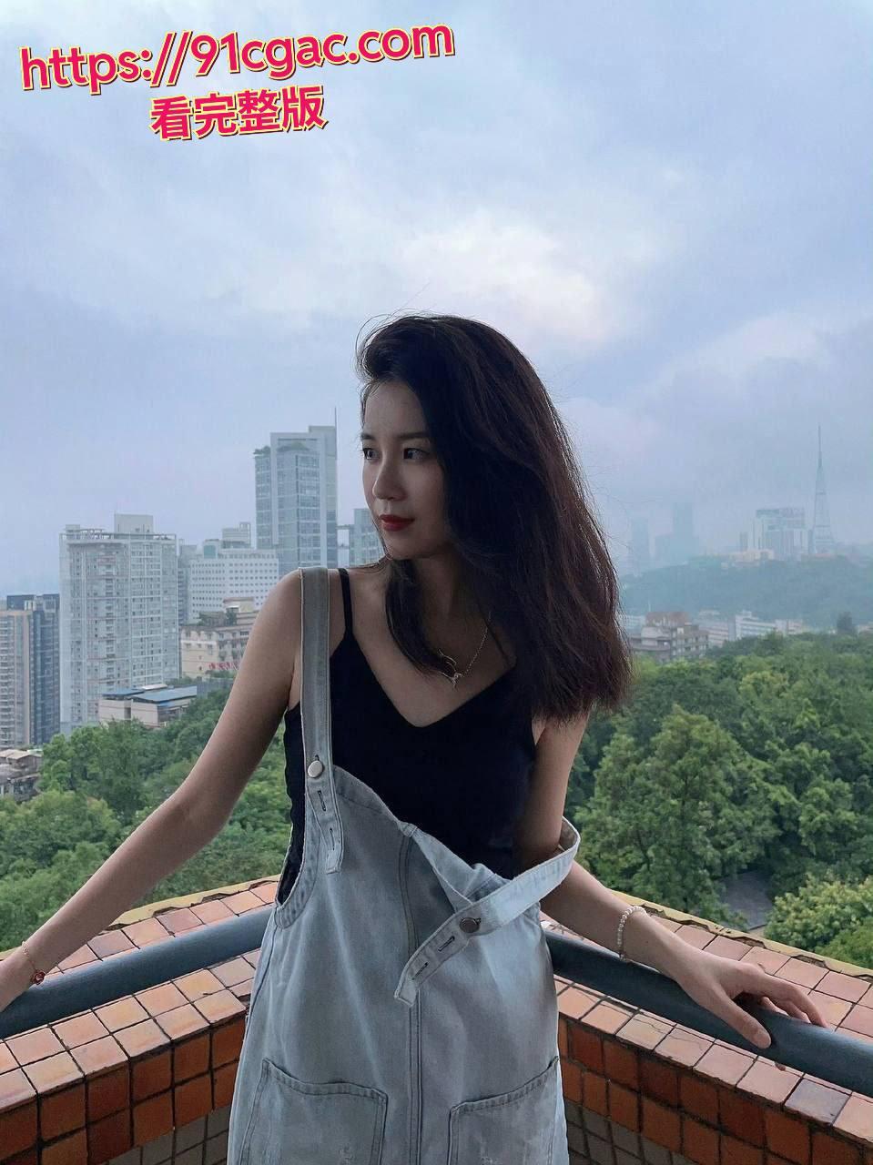 顶级绿帽龟男！美艳妻子被后入猛干，骚话调戏，老公自撸看戏！-2