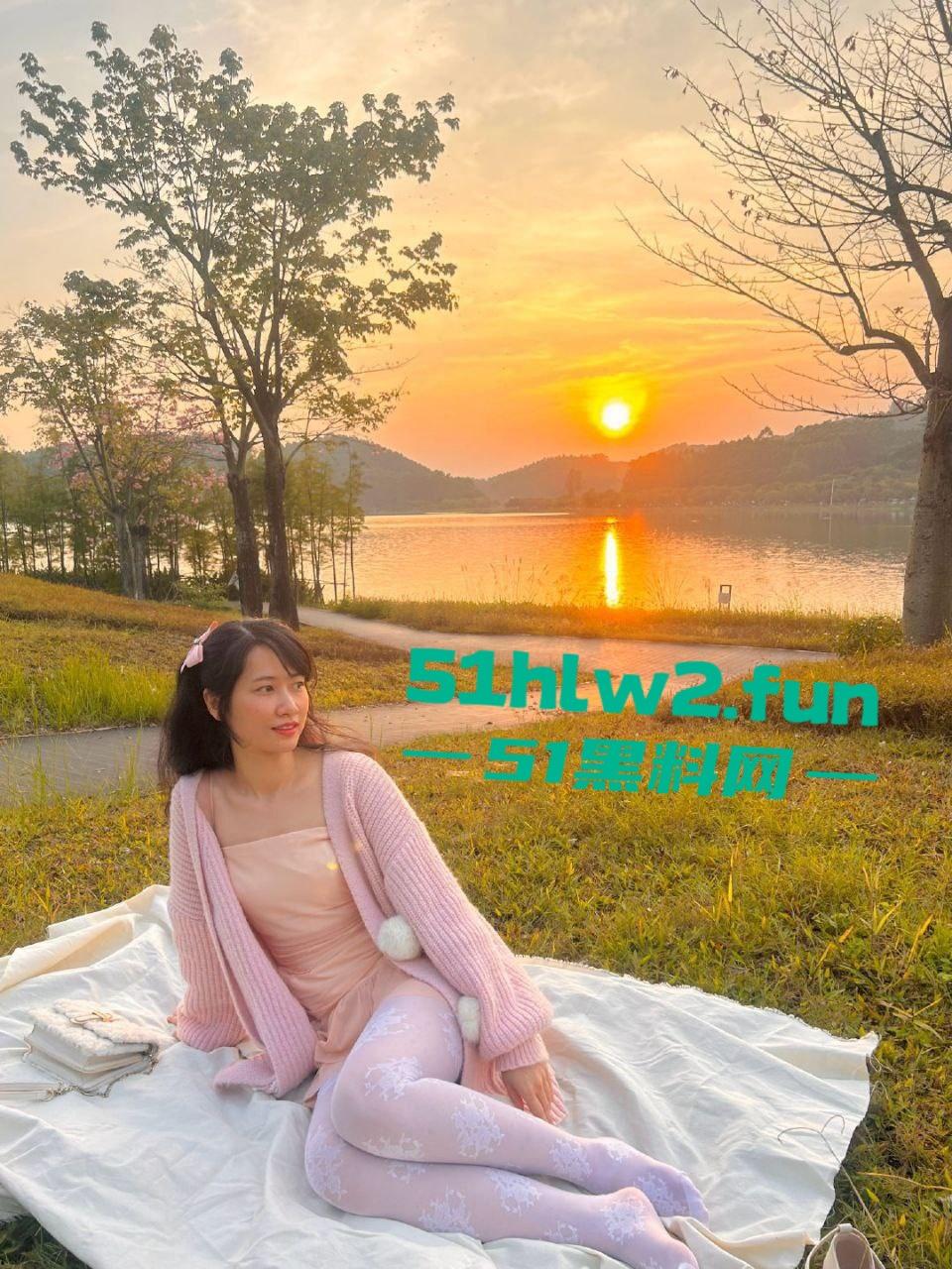 广东极品反差真实美艳少妇【林嘉玲】穿着性感丝袜和高跟鞋，金主无套爆操调教视频曝光流出！-2