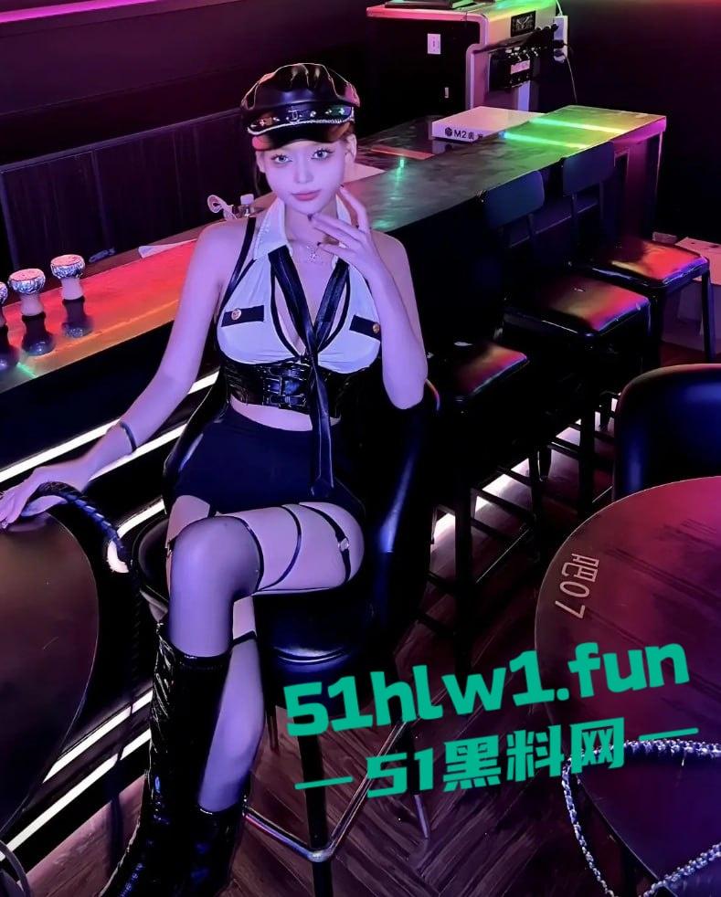 东莞夜场女DJ【刘晓露】爆出圈钱黑料，18岁小母狗圈老板钱还肆无忌惮出轨，当舔狗被甩锤得脸都没了！-10