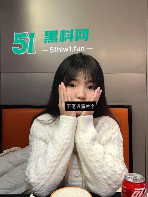 露出网黄【艺芋圆】高颜值大眼清纯母狗，主人调教成肉便器各种公共场合露出被扒出曝光后销声匿迹了。-5