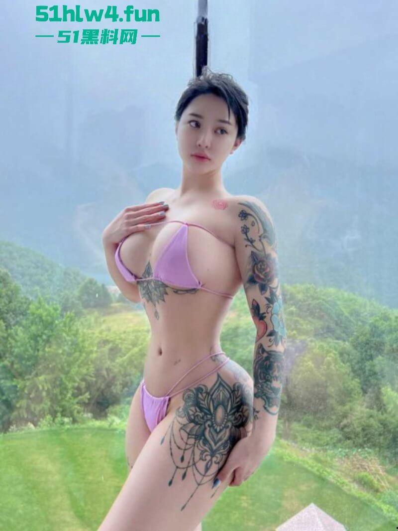 全网270万粉网红【宋昱欣】写真花絮及打乳钉视频，蜂腰肥臀顶级颜值炸裂巨乳令人心动。-5