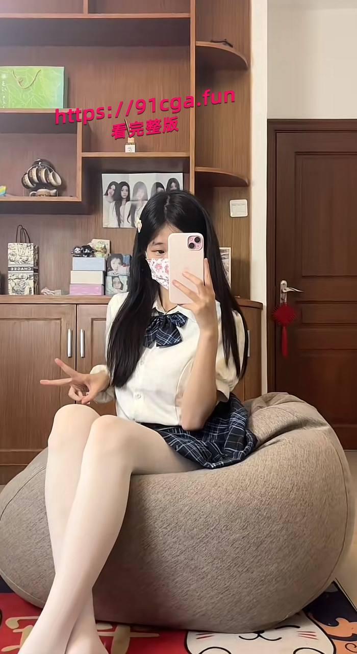 抖音23w粉丝擦边贫乳妹 雪顶蛋糕 又名雪球最新定制丝足鄙视羞辱狗狗阿黑颜-2