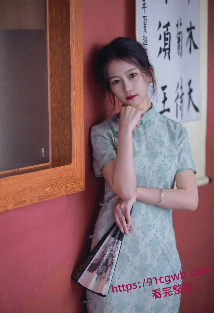 辽宁大学旗袍小母狗徐雪晗给男友足交 肥臀上位疯狂摇摆视频曝光-5