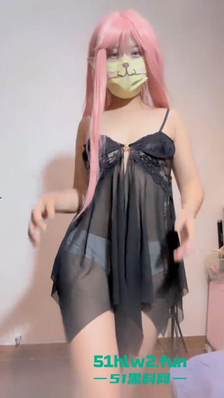 武汉18岁福利姬【少萝没人爱】私密论坛视频流出，超大章鱼足鸡巴极限逼里插首次爆肛！-7