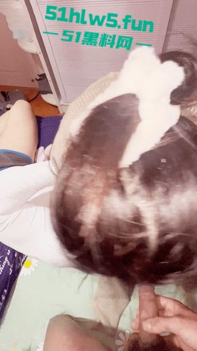 家有娇妻【7】看着老婆在我们婚房床上被前男友操，居然还让我给他们舔交合处。-9