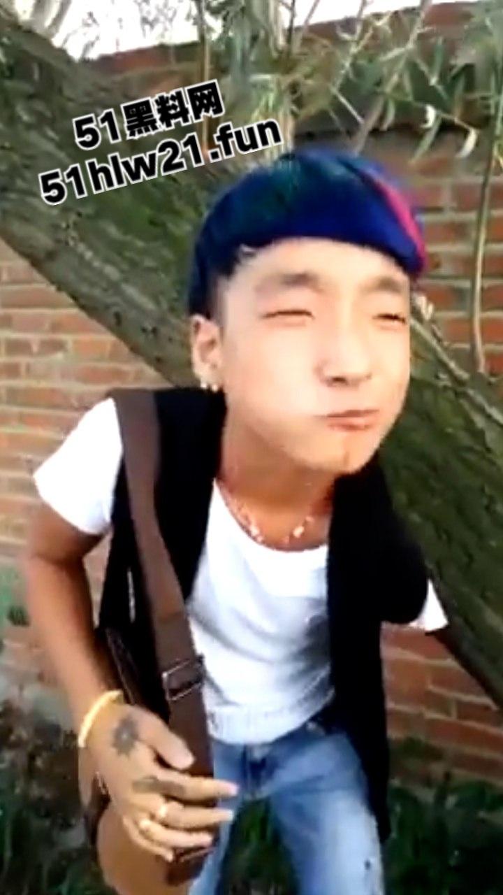 重口慎点！快手小哥炸裂生吃各种活物合集，活鸽子活麻雀死猪菜花蛇，哥们儿还活着吗？-3